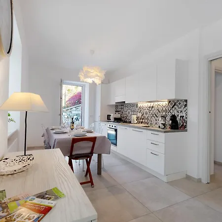 Residenza Jasmine Grey Semesterbostad Vignone