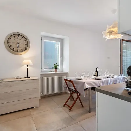 Residenza Jasmine Grey Holiday home