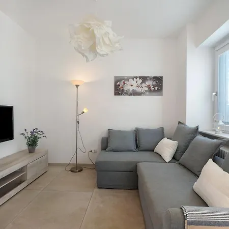 Residenza Jasmine Grey Holiday home *